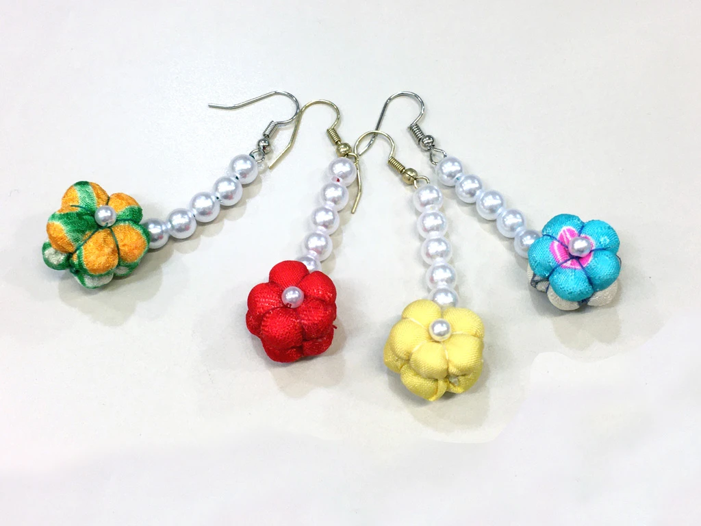 Paire De Boucle D'oreille Fleurs En Tissu De Kimono S