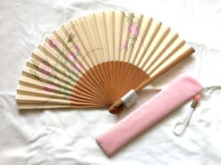 Eventail Beige Ă Petites Fleurs Avec Pochette